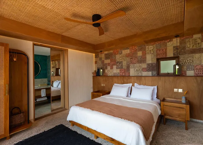 Kado Kubu Modern Tropical 2br Pink With Sky Pool With Ocean Views In Villa