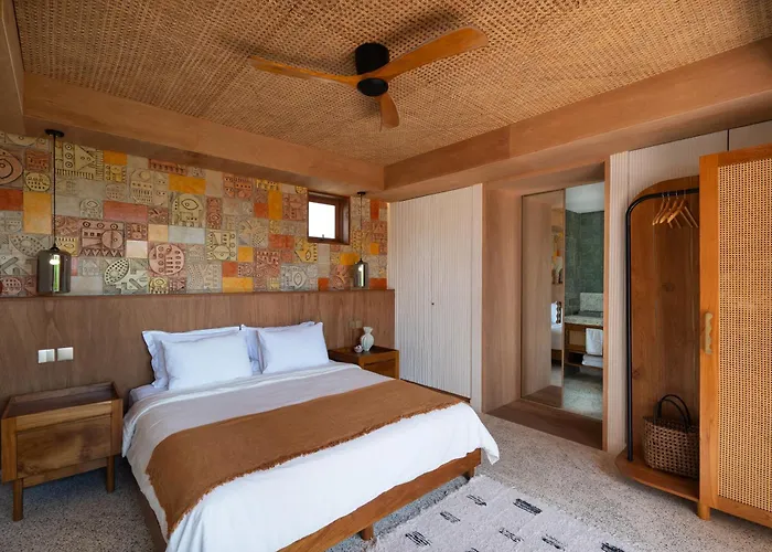 Kado Kubu Modern Tropical 2br Pink With Sky Pool With Ocean Views In Uluwatu (Bali)