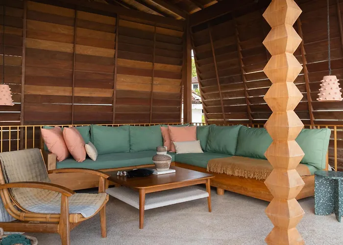 Kado Kubu Modern Tropical 2br Pink With Sky Pool With Ocean Views In Villa